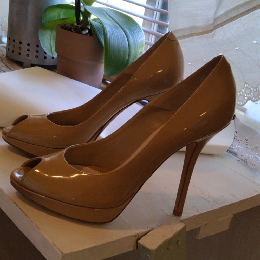 DIOR AUTHENTIC LEATHER PEEP TOE PUMPS IN TAN SIZE 38